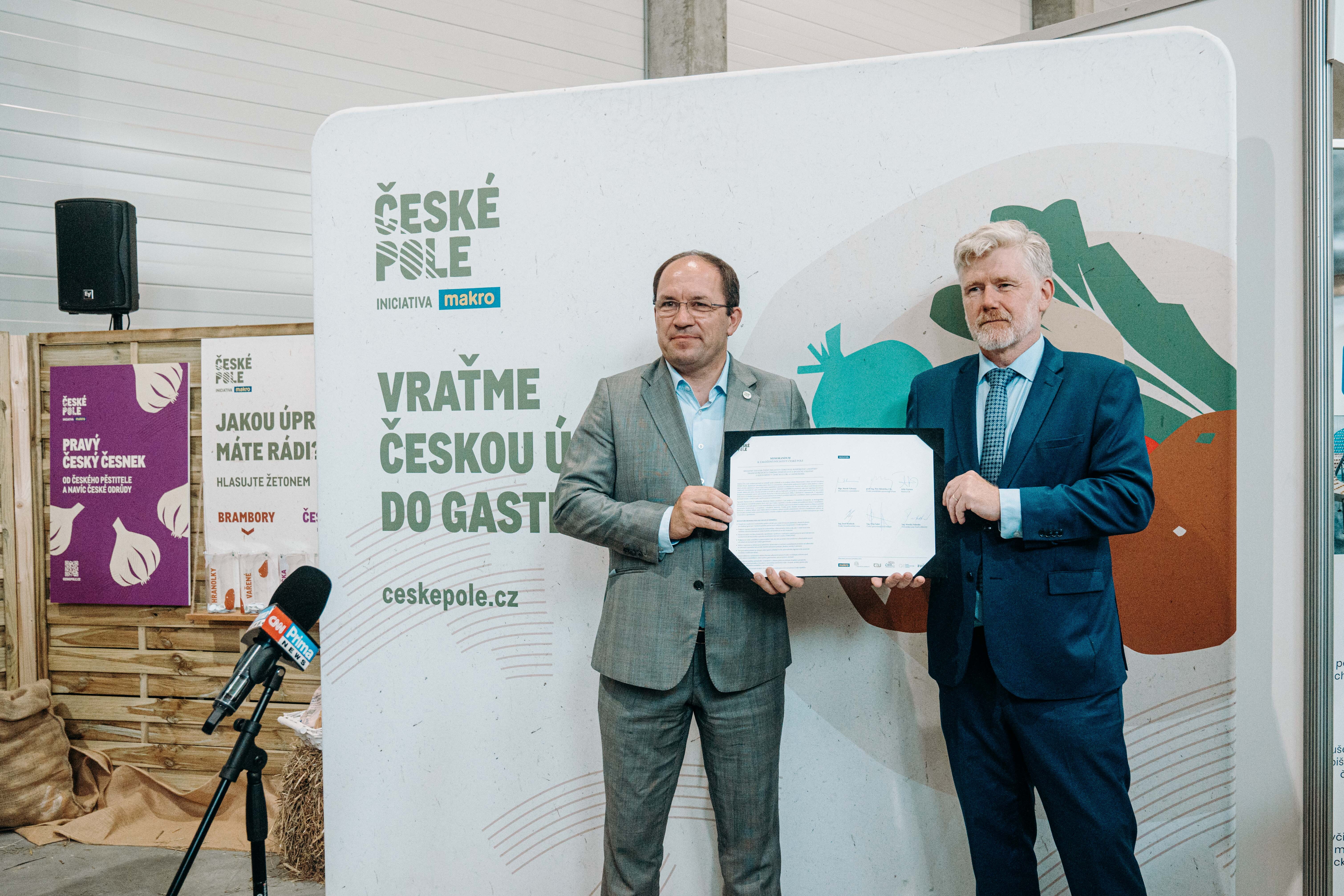 České pole na Zemi živitelce